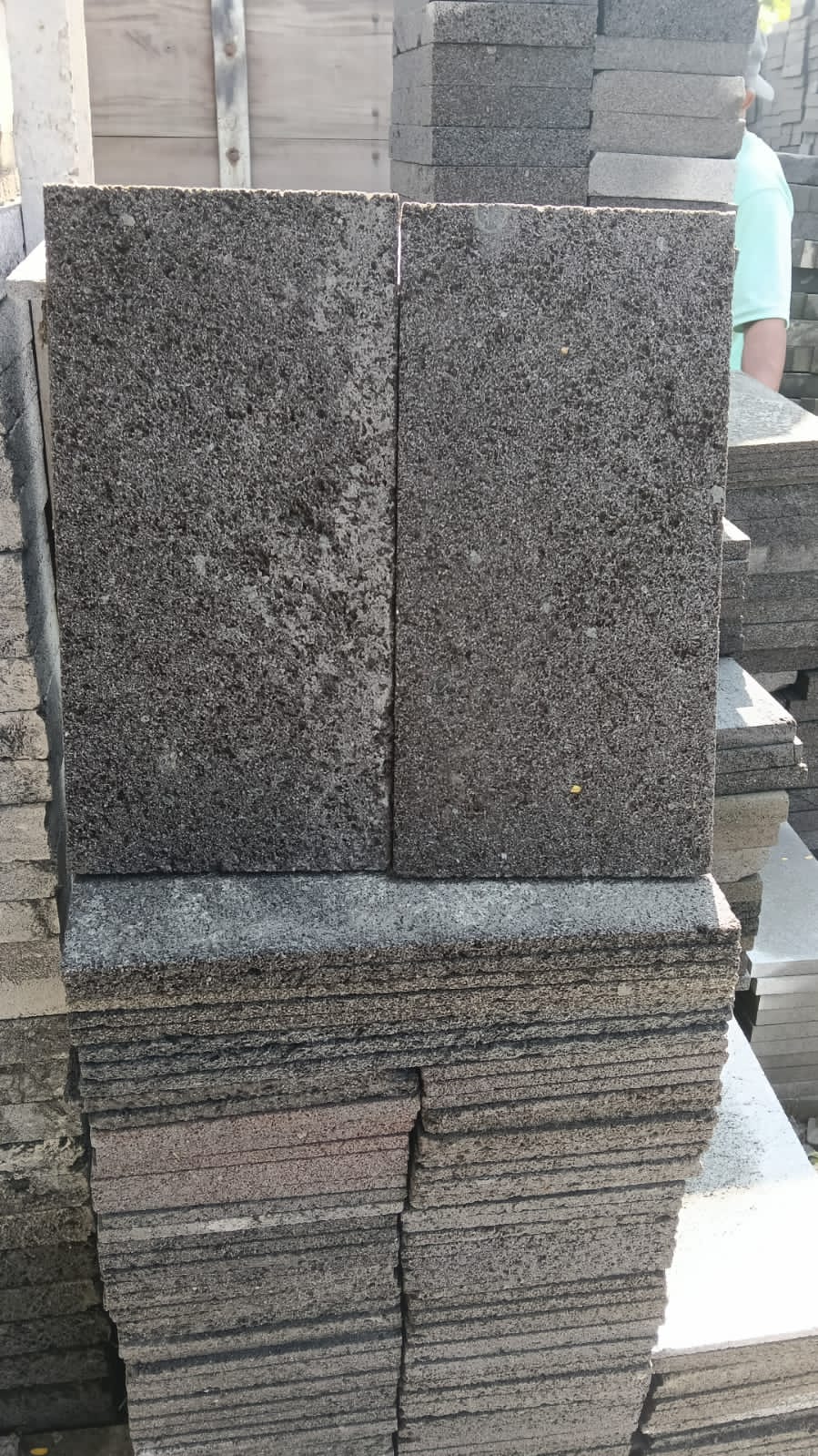 batu candi hitam bekasi untuk dinding klasik kuat